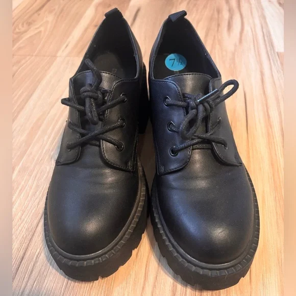 Madden Girl Black Platform Shoes - Picture 6 of 8